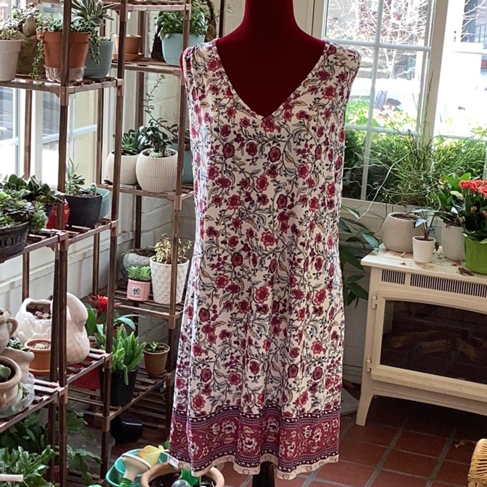 Size XL SLEEVELESS SUMMER DRESS WITH A REALLY COOL PRINT